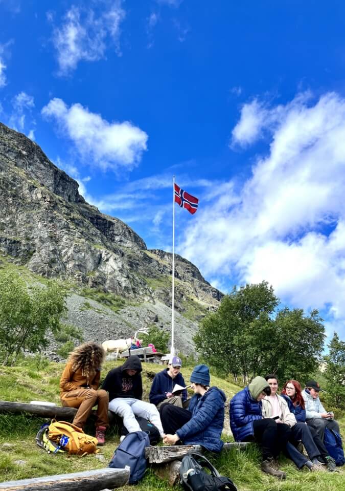 group-students-norway-flag-mountainside