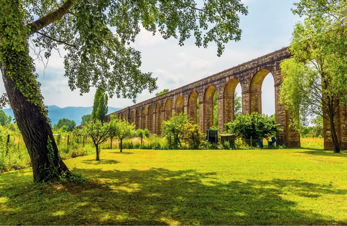 aqueduct-luca-italy