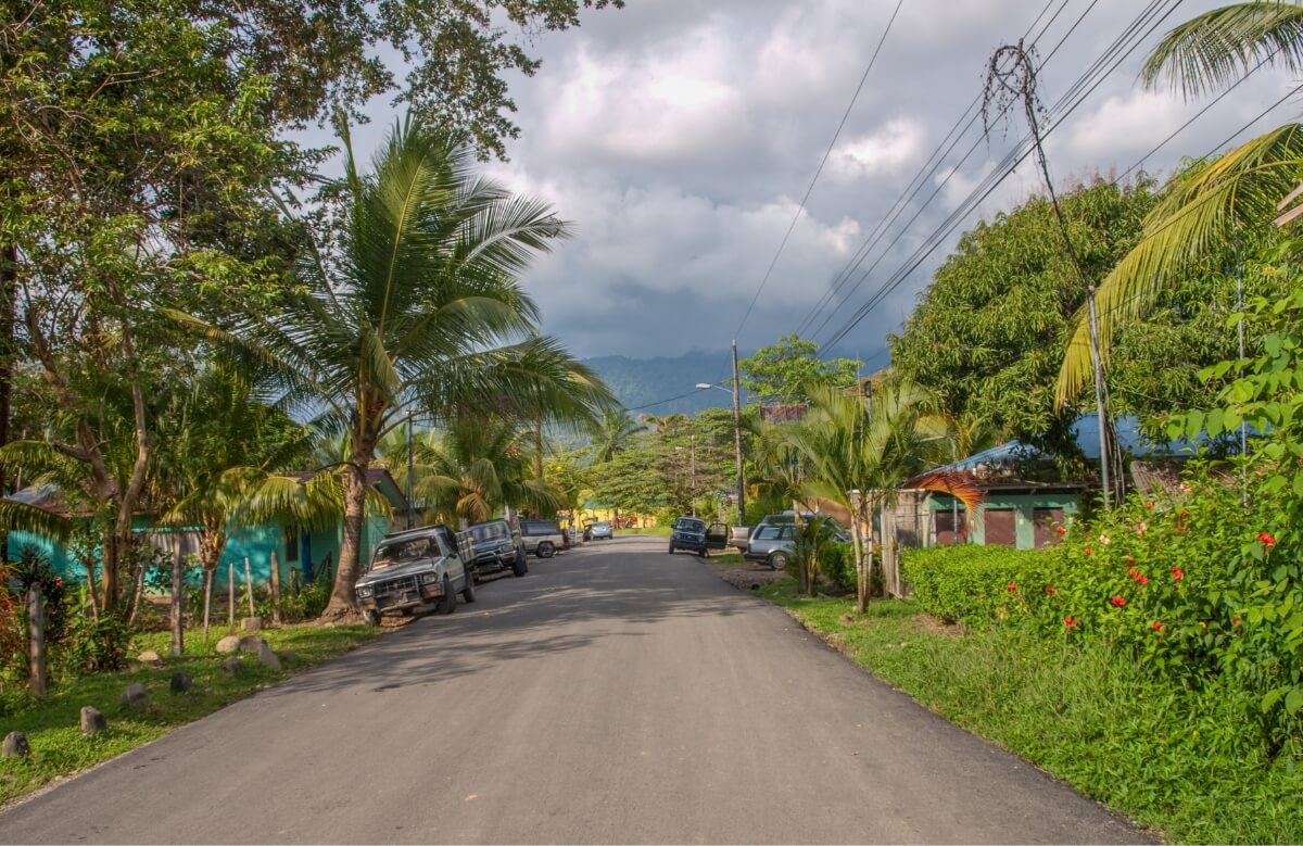 costa-rica-town-road